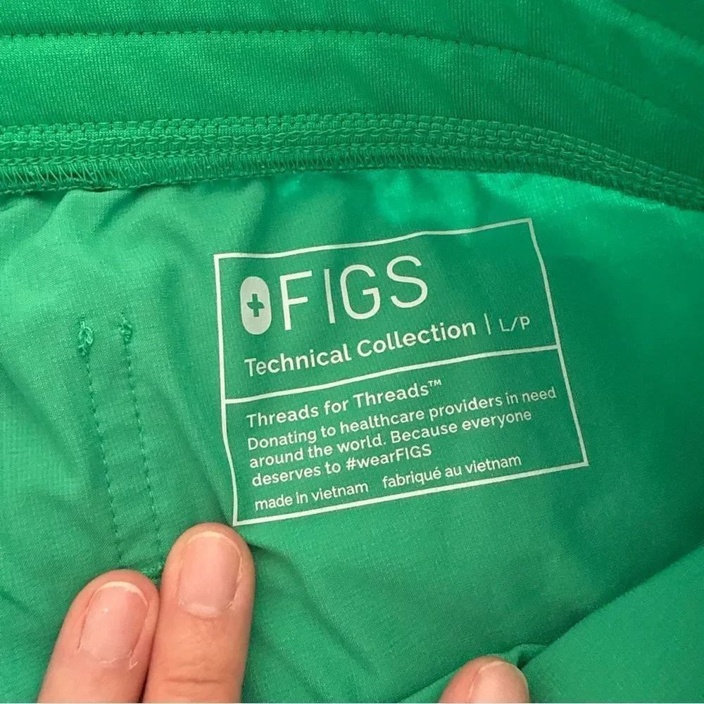 FIGS Women’s Scrub set - Picture 12 of 13